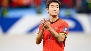 韦世豪惋惜任意球错过破门：尽量多帮助年轻人成长