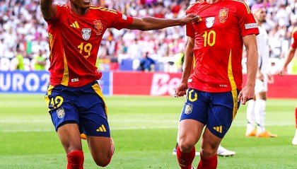 奥尔莫：亚马尔已成金球奖热门仍脚踏实地，对法国要当决赛来踢