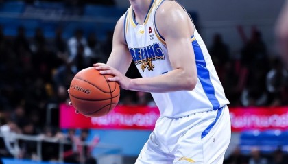 北京又遭爆冷吞连败！史密斯45+9+9献关键三分 周琦9+10杰曼34+6