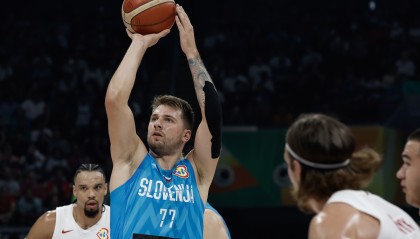 乐鱼体育官方登录网站-再等一天！东契奇缺席与立陶宛的热身赛 明日对阵拉脱维亚将出战